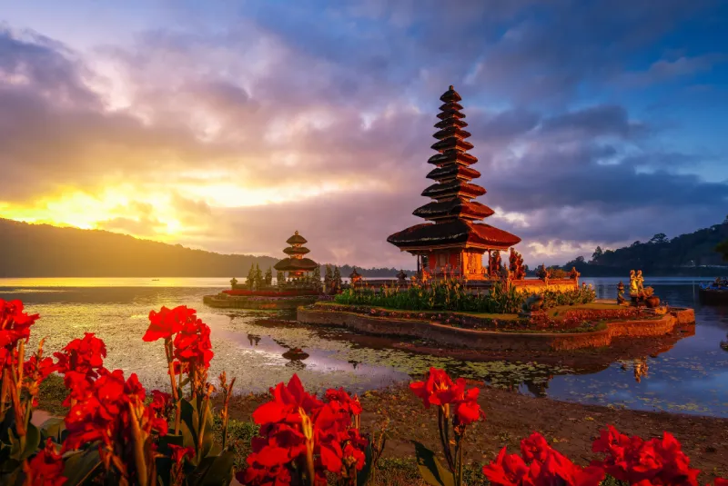 Cultural island escapes in Bali with beaches and temples
